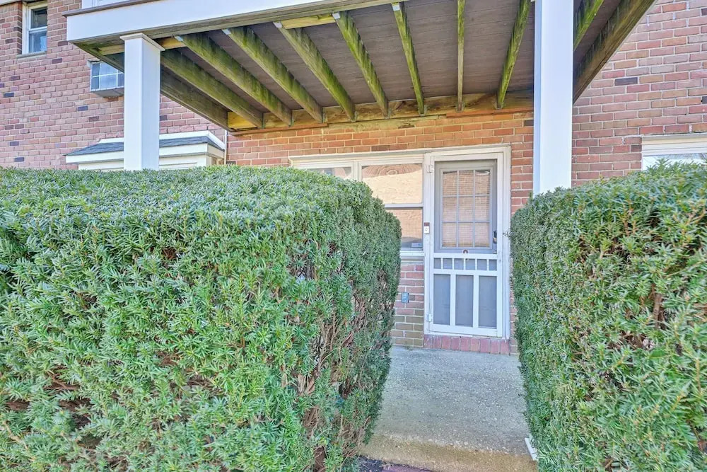 Cozy Bay Shore Condo Near Museums & Outdoor Rec!