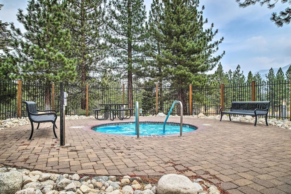 Modern Mammoth Lakes Condo: Ski, Hike, & More!
