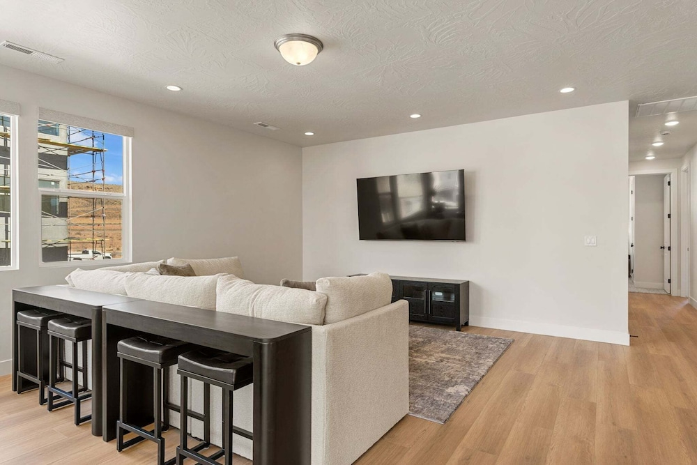 Rockaction Destination 5 Bedroom Townhouse