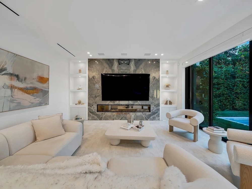Luxury Pool Home - Downtown Brickell