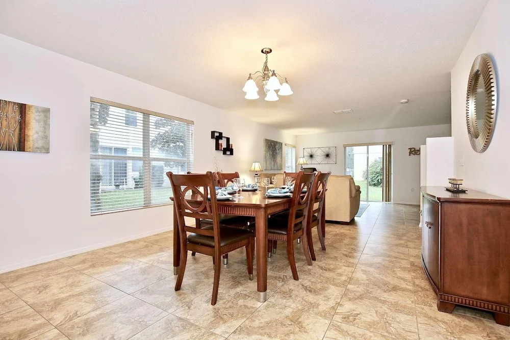 5113 Compass Bay