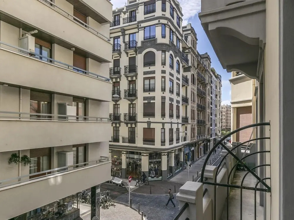 Trueba by Forever Rentals. 2 Bedroom Apartment. Wifi. Zurriola Beach. Kursaal