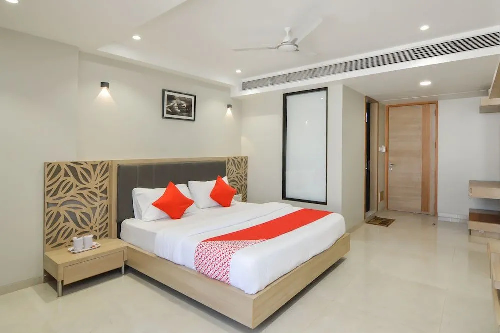 OYO Flagship 19307 Hotel Season Choice