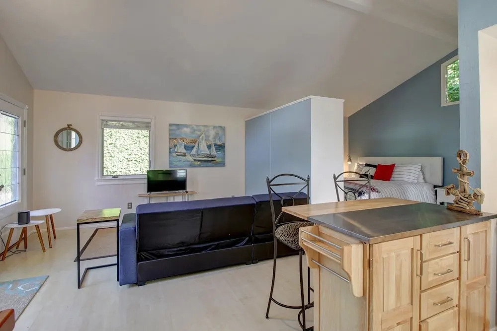 Agapios Cottage Close to State Street by RedAwning