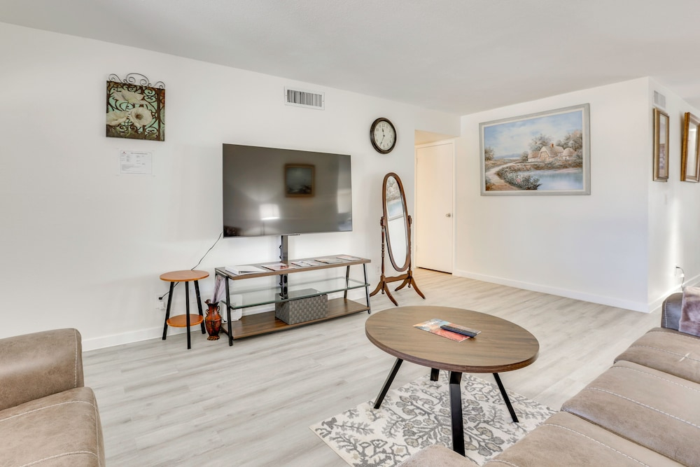 Near Innovation Corridor: Phoenix Home w/ Patio