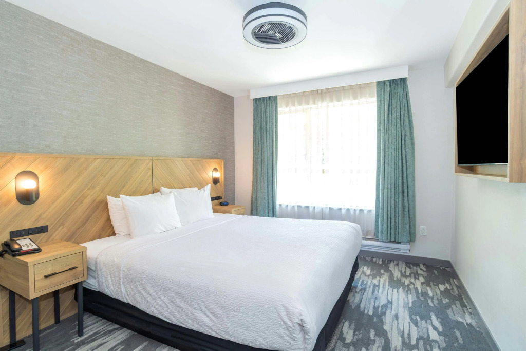 Sandman Signature Surrey-Guildford Suites