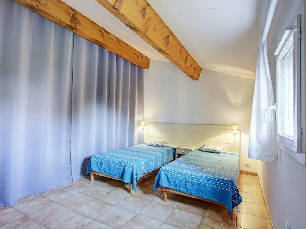 Quiet 6-guest Apartment in Homps