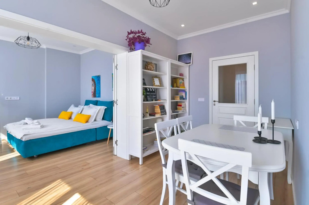 - The Blue Apartment - 1BD with Artistic Interior Design