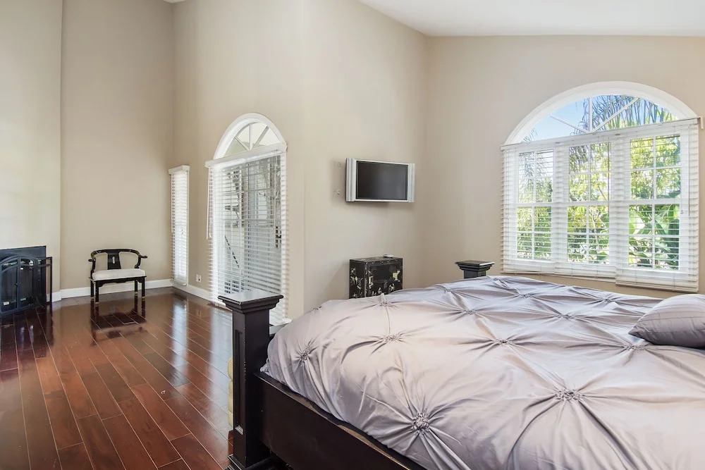 Hollywood Hills Upscale