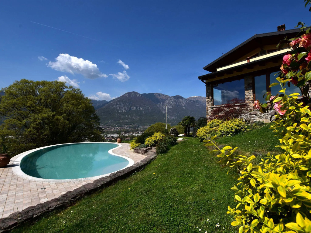 Classy Villa in Pisogne with Garden, BBQ, Pool, Sun-loungers