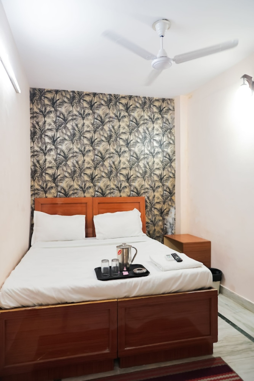 Roomshala 127 Mannat Stay