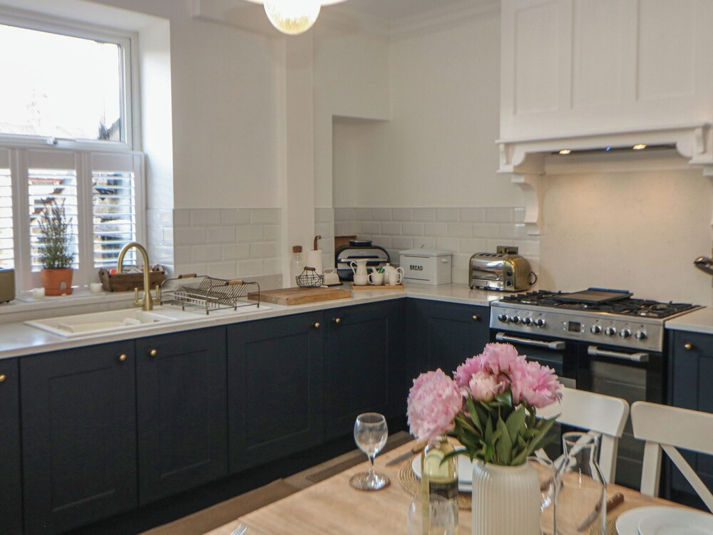 16 Oak Bank