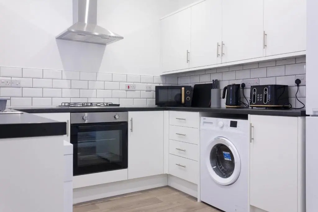 Boaler House, modern 4 Bed House with parking Sleeps 8
