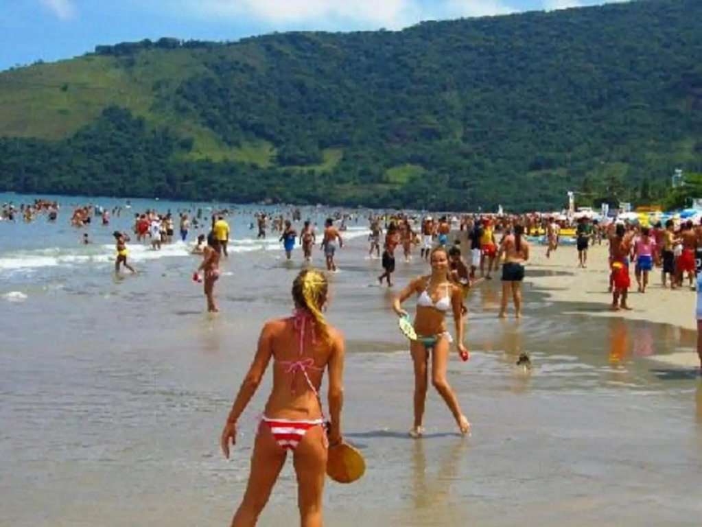 CASA 5Quartos- Condominio Verde Mar -Piscina-AR-Wiffi -Praia da COCANHA !!! Próx à divisa com UBATUBA !!!