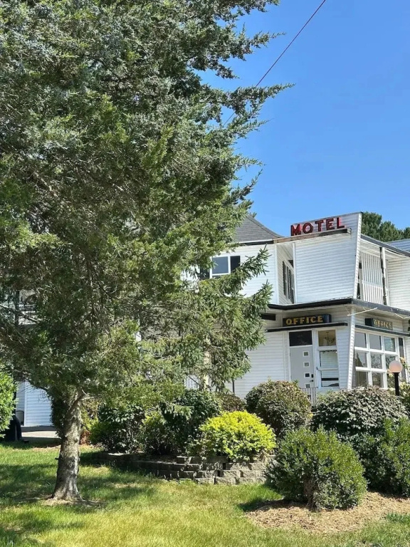 The Juniper Motel & Resort