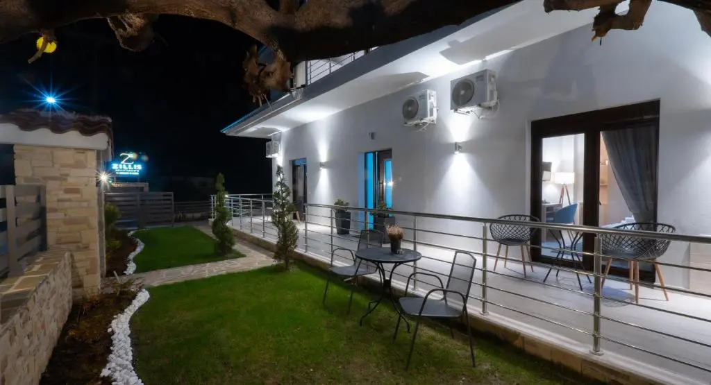Zillis Apartments