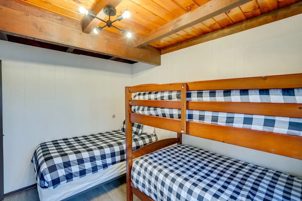 Hunter Mountain Home w/ Game Room: 1 Mi to Skiing!