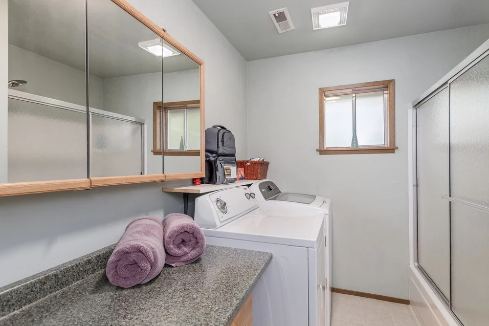 Trobele 3 Bedroom Home by NW Comfy Cabins by RedAwning