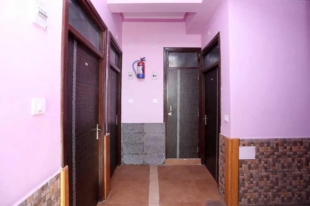 OYO 19406 Hotel Janta Palace