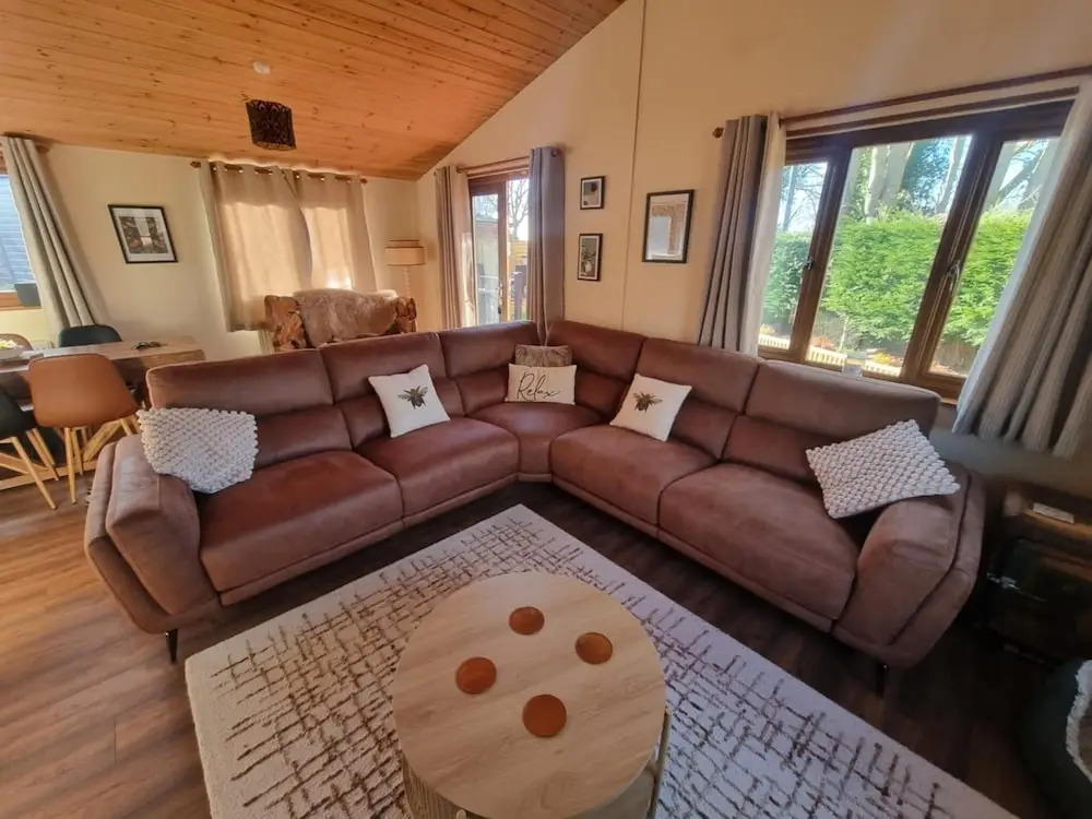 Luxury log Cabin With hot Tub- York