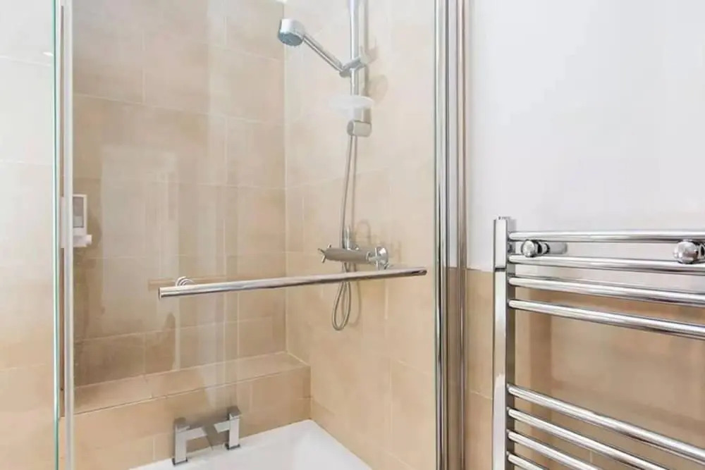 1 Bedroom Apartment In Vibrant Putney