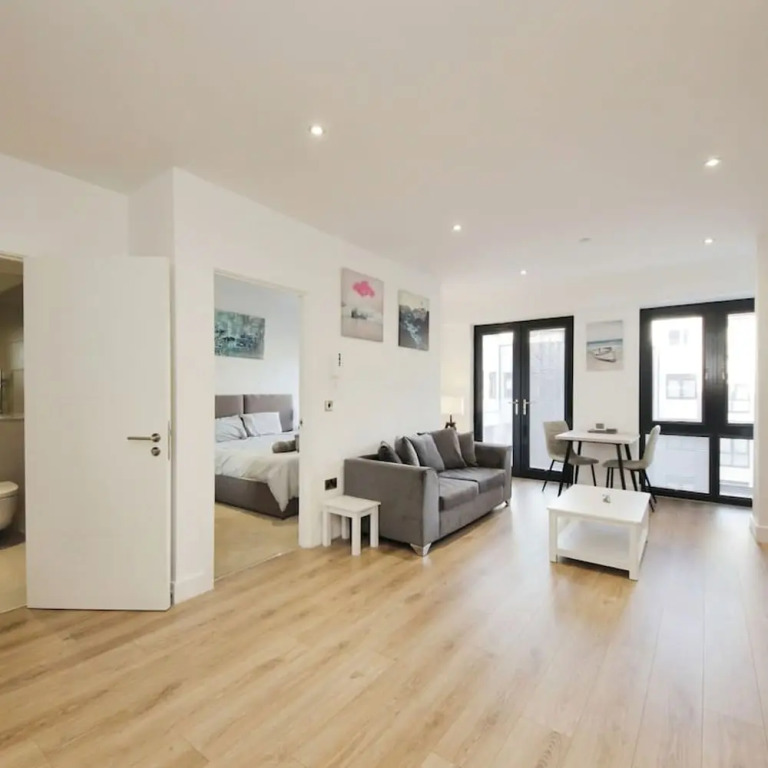 Modern Comfort 1 Bed Apartment Broadoaks, Sulihull