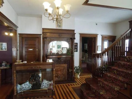 Historic Mansion House Inn
