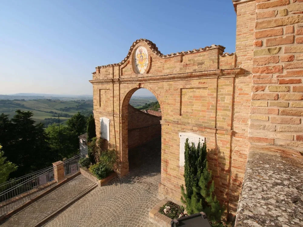 Flat in Piticchio With Scenic Views & Pool