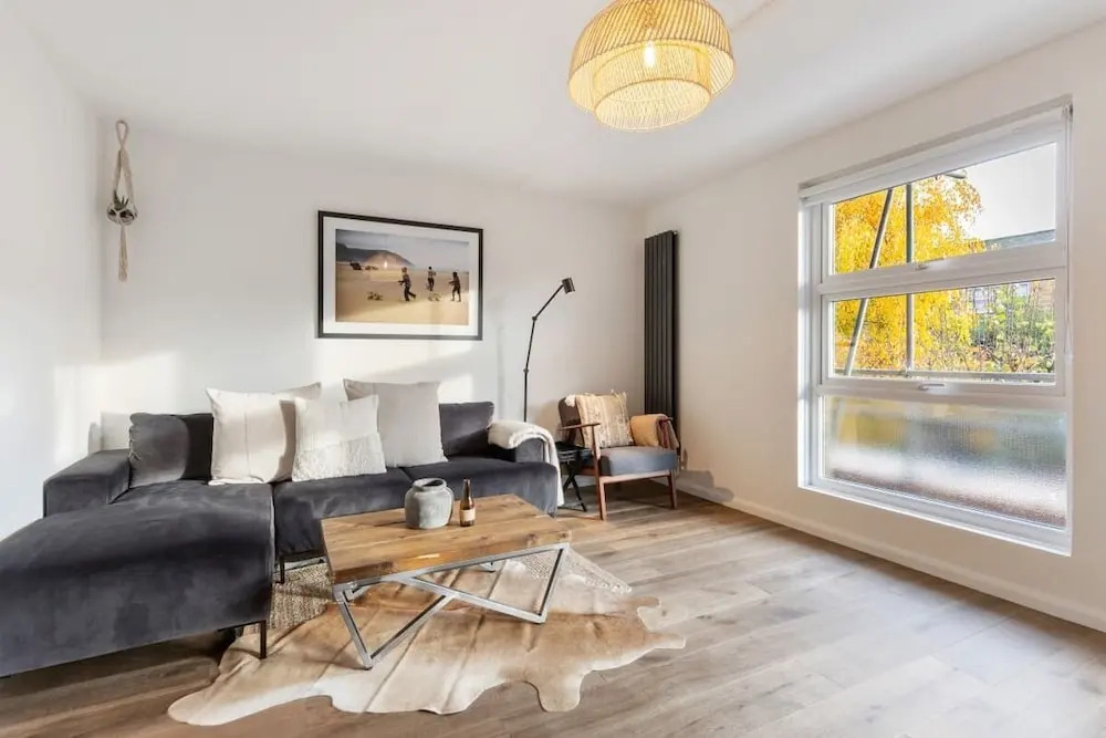 Designer 3 Bed House With Spacious Interior in Haggerston