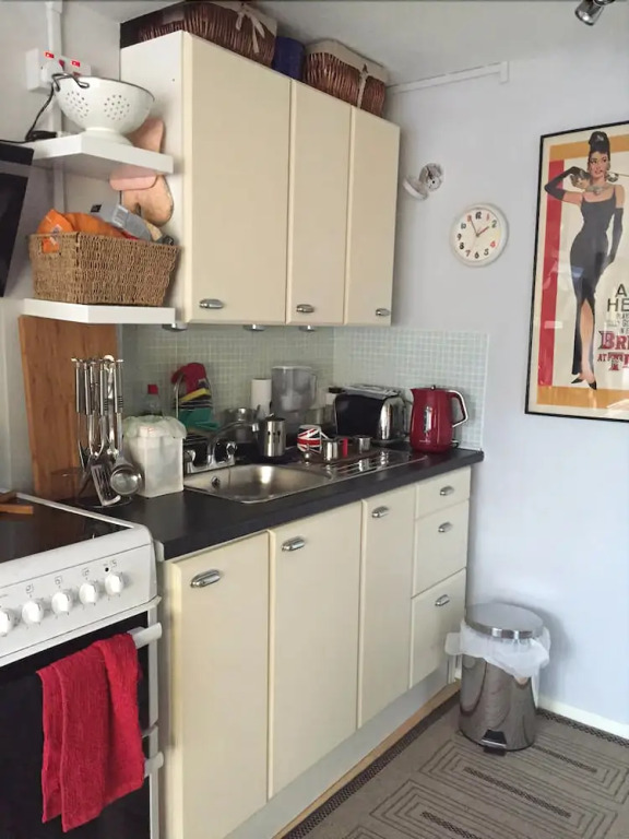 Cosy Self-contained Studio With a Garden View