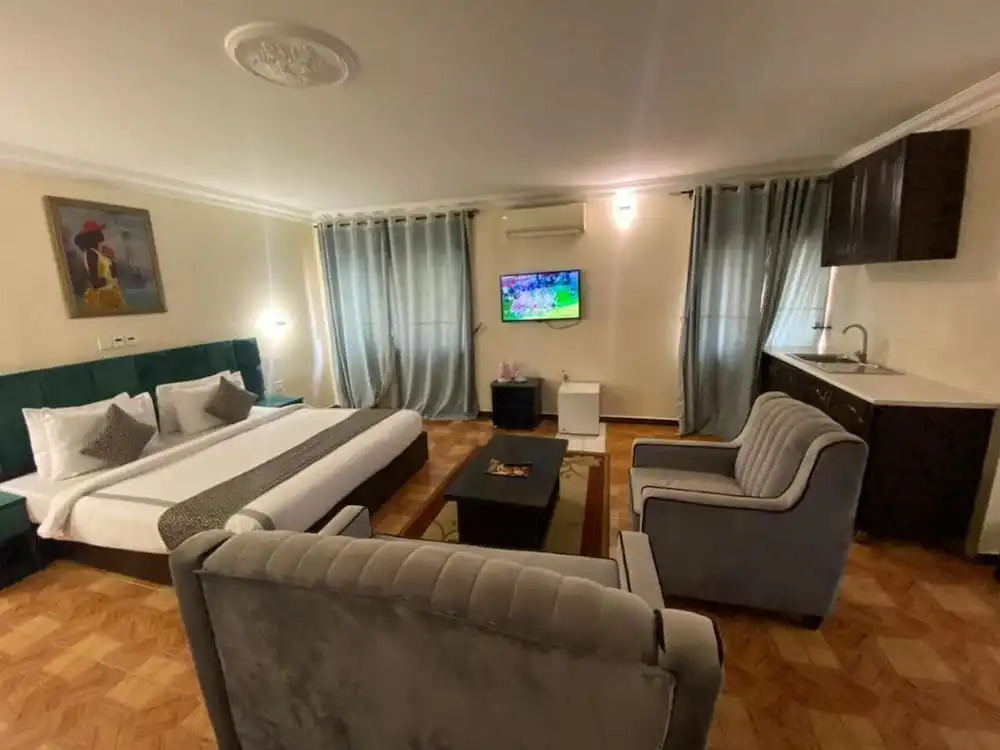 Brain B Hotel and Suites