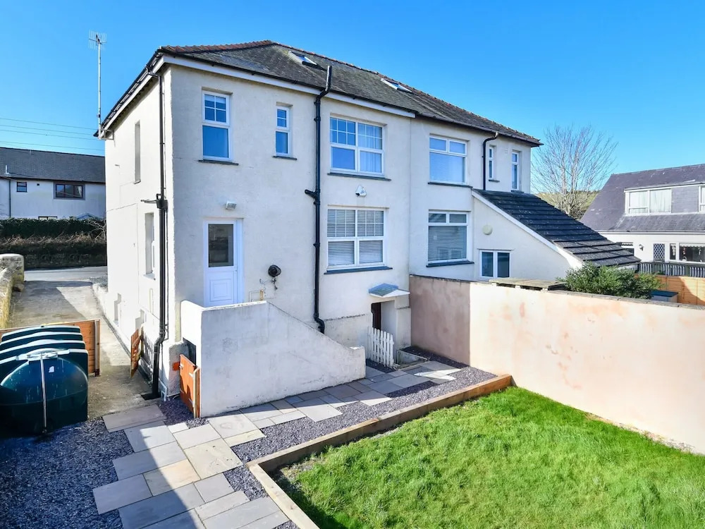 Holiday Home With Large Garden in the Pleasant Village of Abersoch