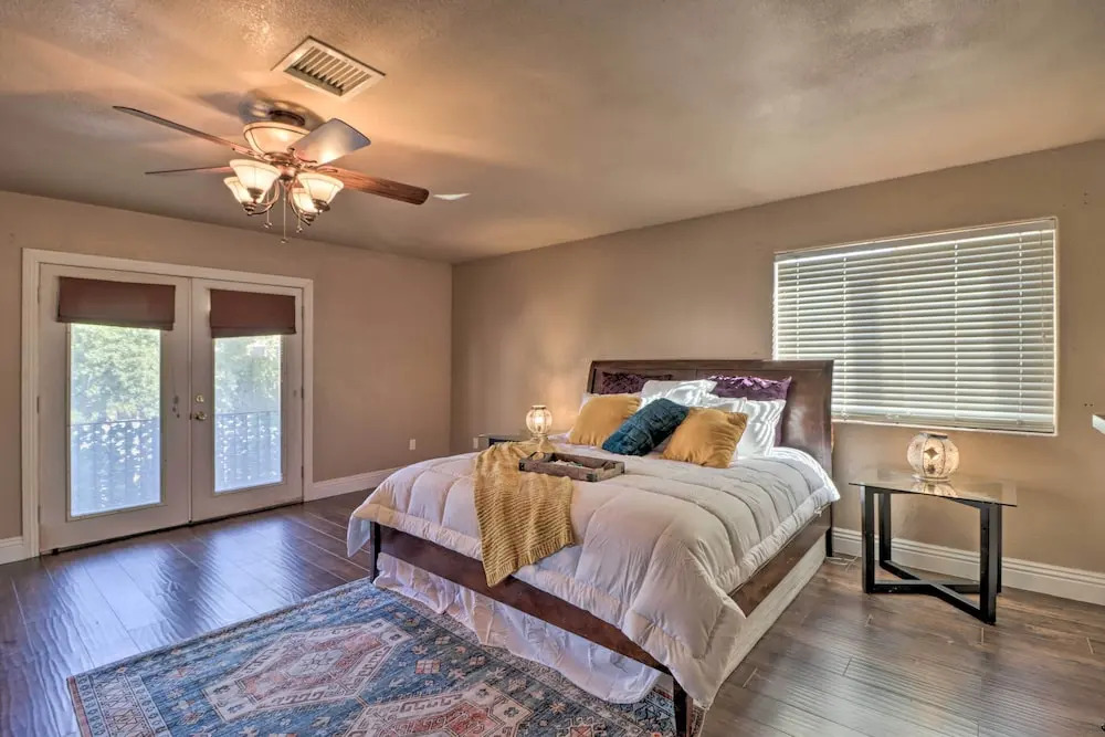 Lavish Family Escape w/ Game Room in Avondale