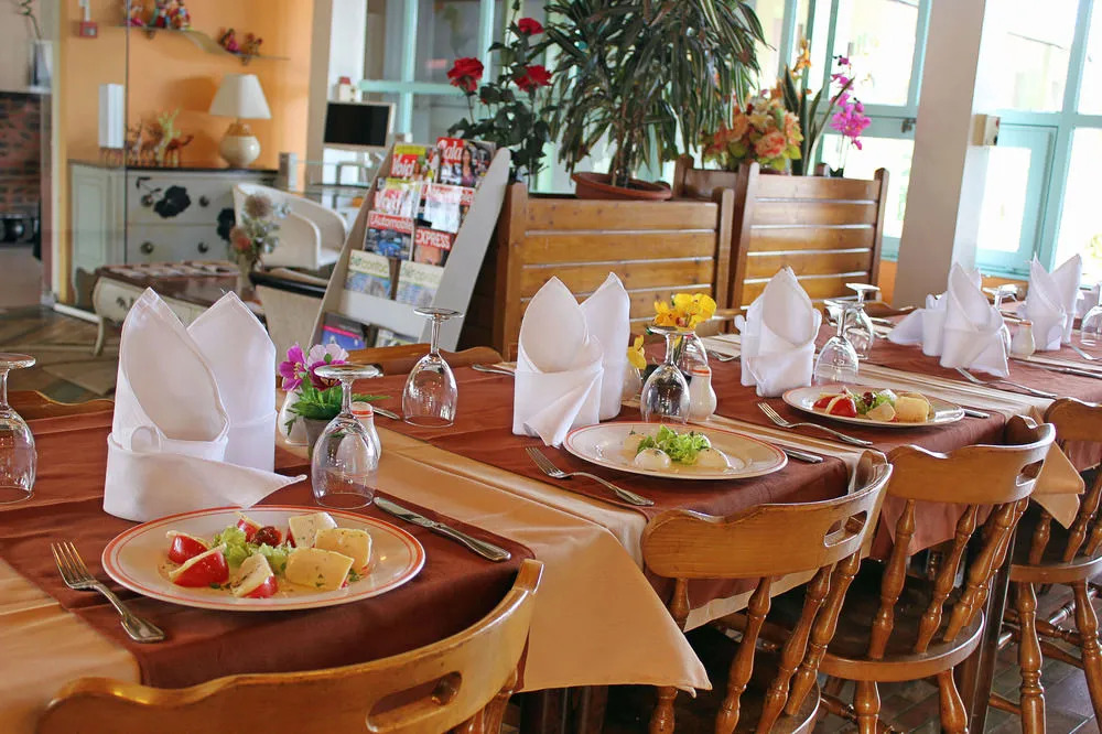 Hotel Restaurant Les Jardins DEpône