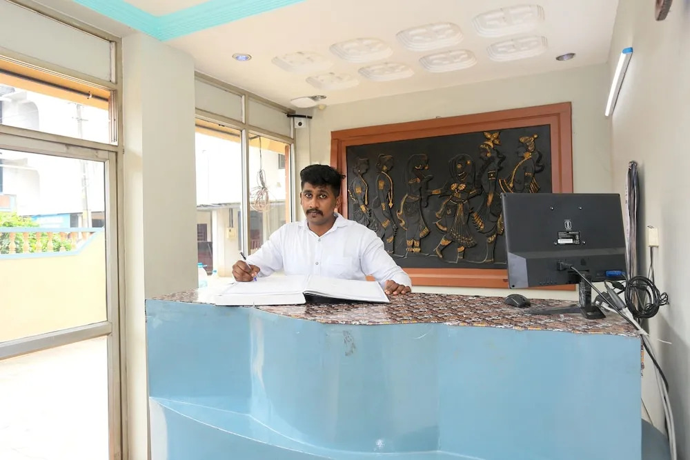 SPOT ON 45302 Kaveri Tourist Home