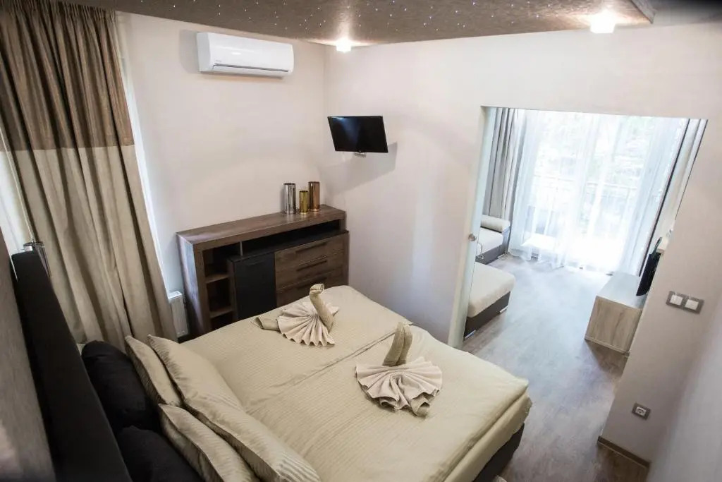 All Seasons Apartments