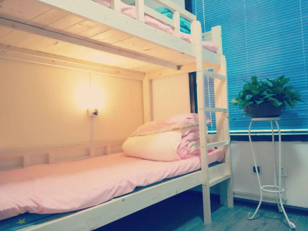 Broncos Youth Hostel