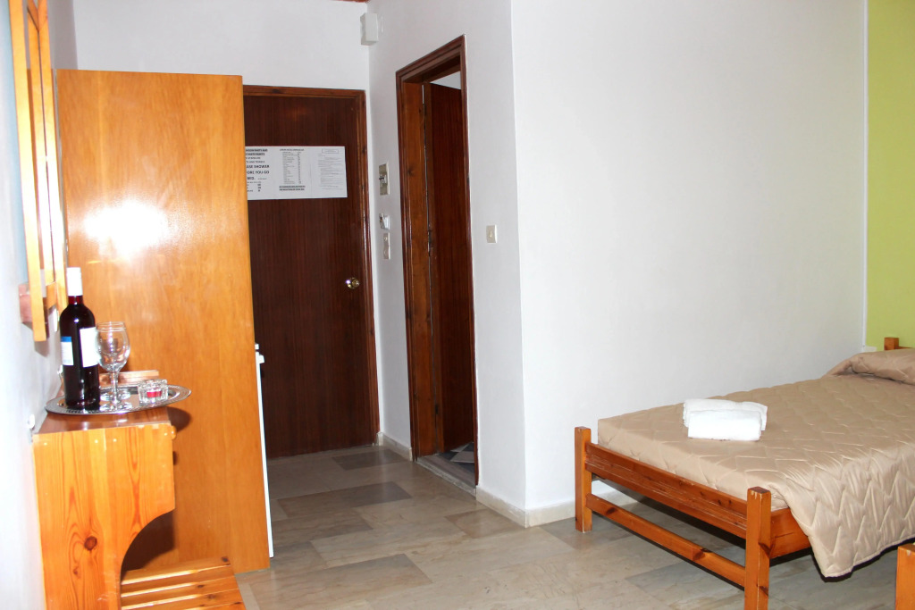 Lefkimi Hotel