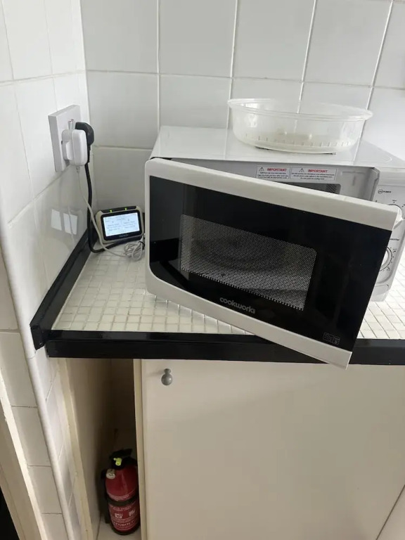 3bed Apartment Sleeps 6 - Free Parking, Wifi