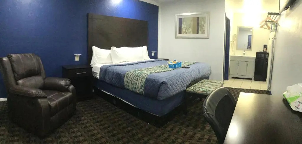 Budget Inn & Suites