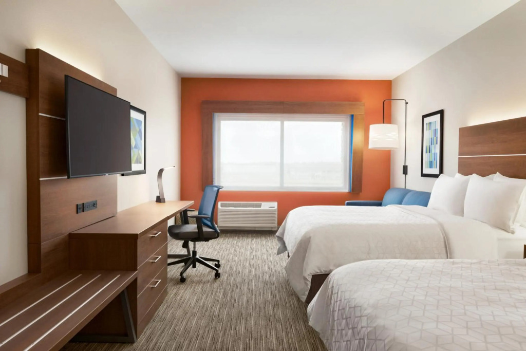Holiday Inn Express & Suites - Beaver Dam by IHG