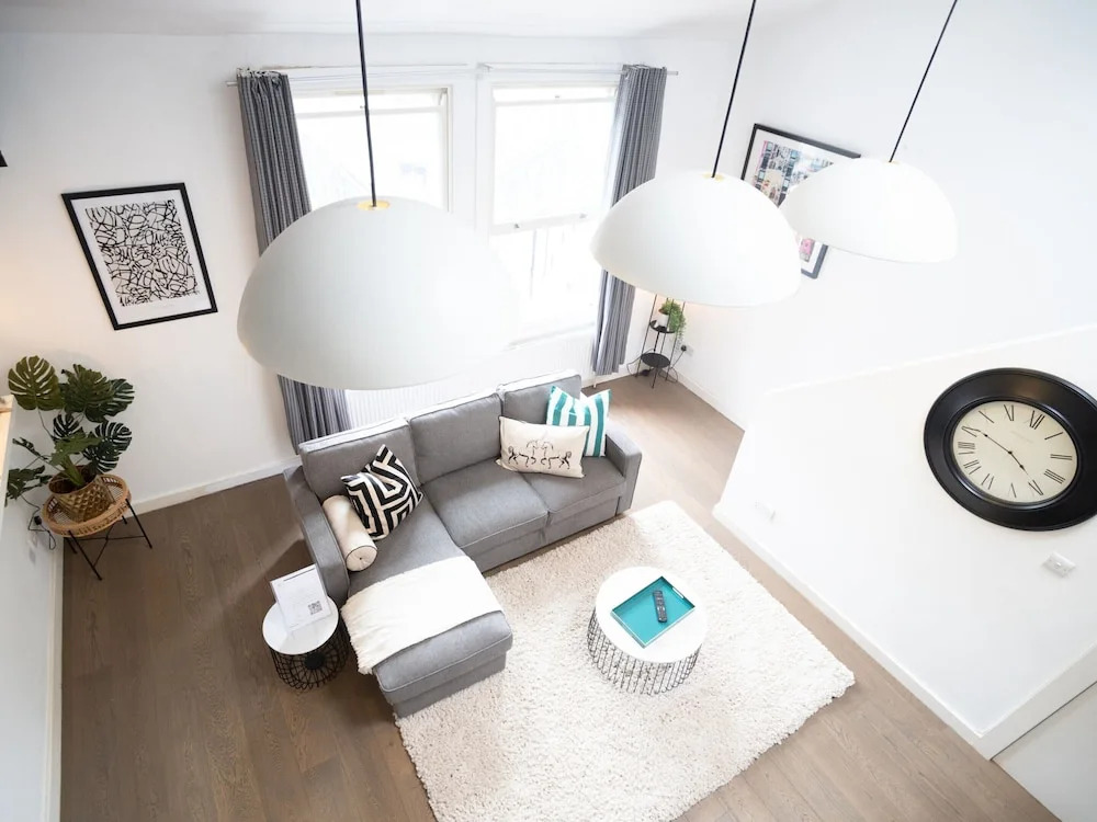 City View Three-bed Premier Apartment London