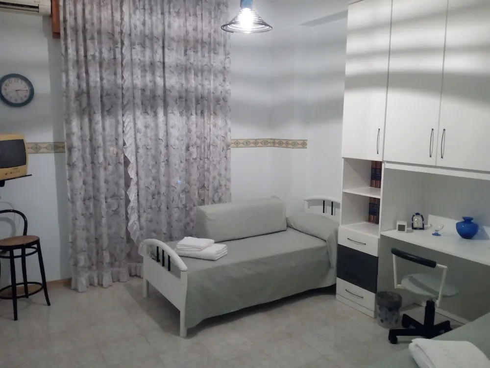 Il Tuo Letto Sullo Stretto