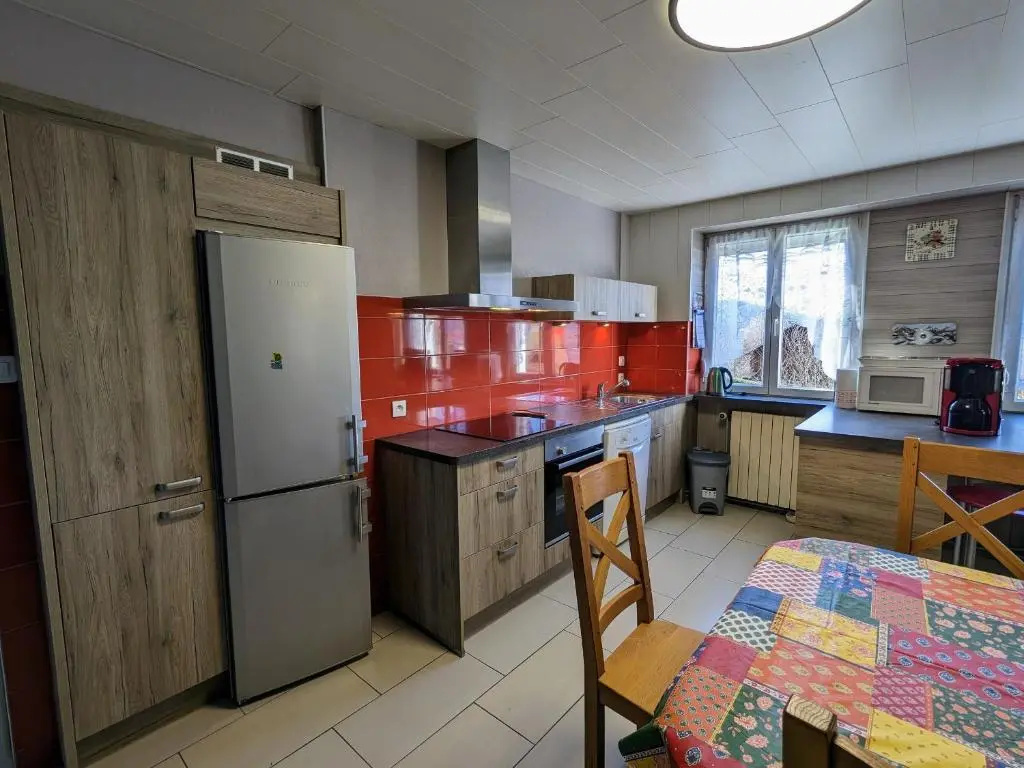 Gîte spacieux en ancienne ferme rénovée, idéal pour familles et amis - proche randos et sites touristiques - FR-1-589-6