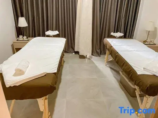 The Glory Hotel