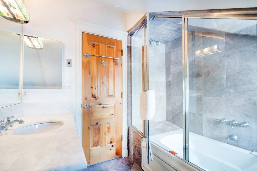 Hruza Hideout by Avantstay Walkable Location + Free Ski Shuttle, Mountain View