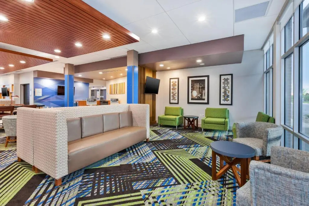 Holiday Inn Express & Suites - Grand Rapids Airport - South by IHG
