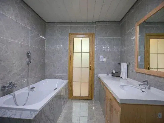 Lake of Fuxian Bicheng B&B (Chengjiang Sun Mountain Branch)