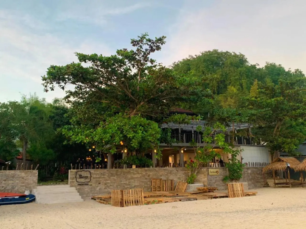 The Henry Resort Taramindu Laiya