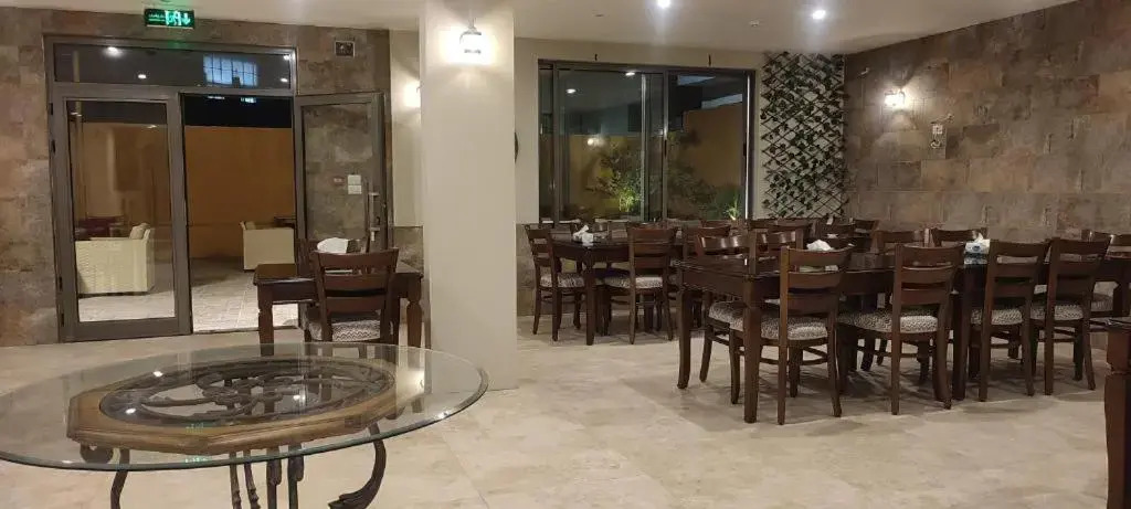 Black Iris Hotel II